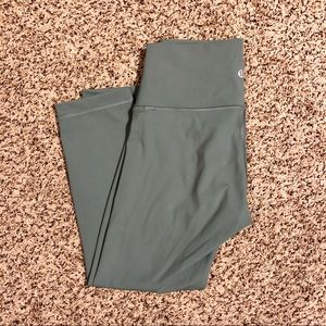 Lululemon Wunder Under Crops - Size 6